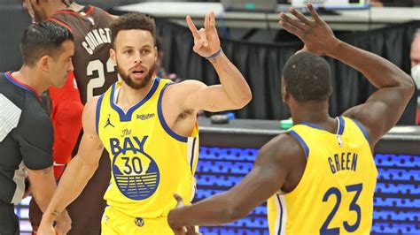 Stephen Curry gifts Draymond Green, Andre Iguodala engraved 